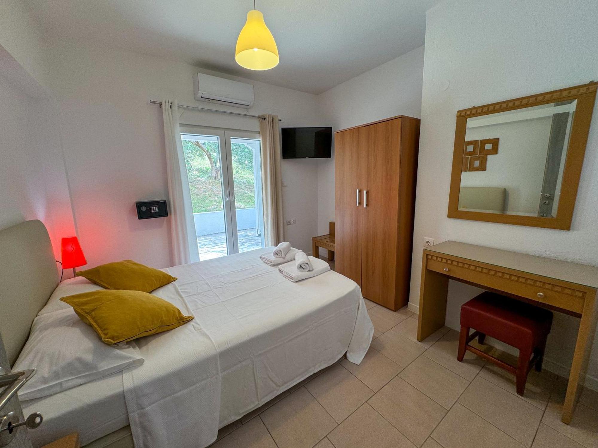Makis House Hotel Nikiti  Buitenkant foto